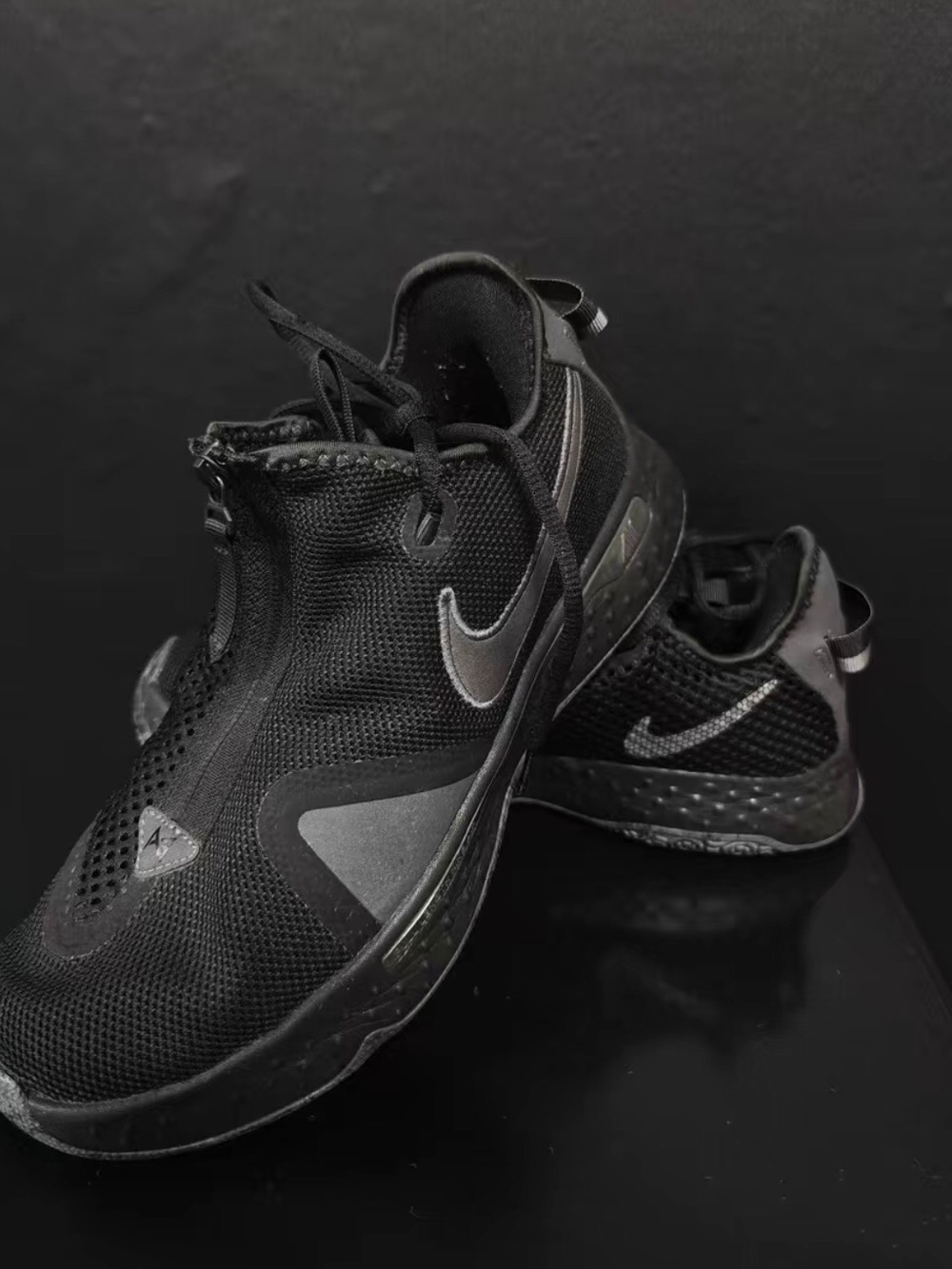 Nike Men's Black Athletic Slip-On Sneakers with Reflective Swoosh